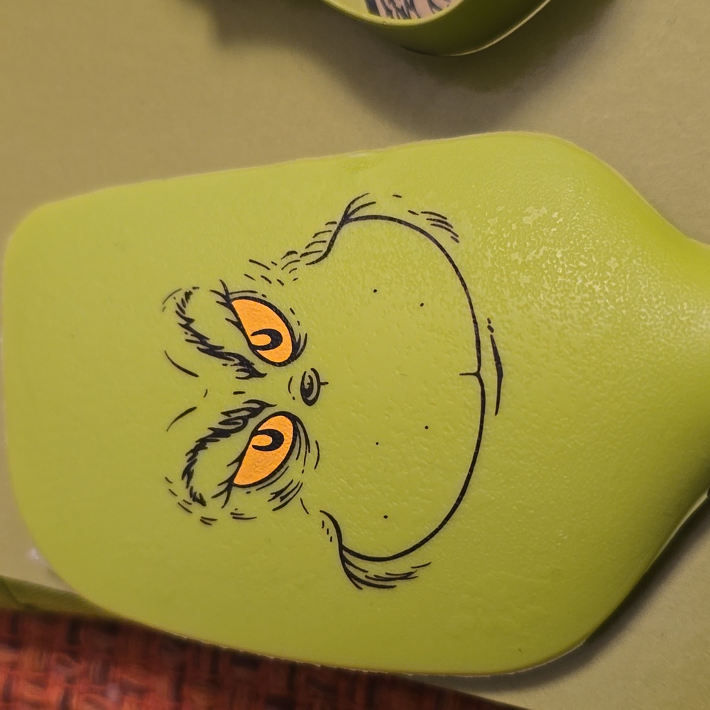 DR. SEUSS BRAND 3 PIECE THE GRINCH KITCHEN BAKING SET